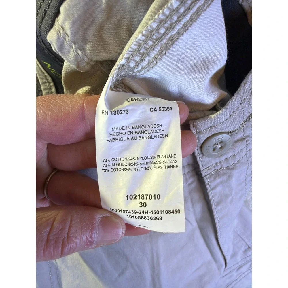Lee Cargo Shorts Mens 30x10.5 Beige Extreme Motion Stretch Utility 102187010 NEW - Picture 2 of 6